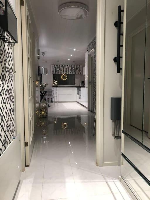 Snowcrystal Home With Jacuzzi And Sauna โรวานิเอมิ ภายนอก รูปภาพ